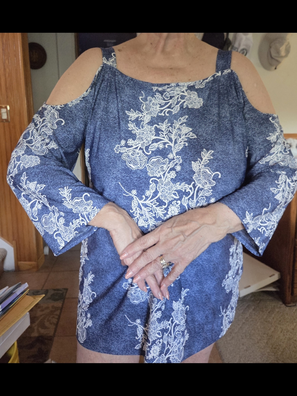 Avenue NWT Blue with white Cold-Shoulder Floral Blouse size 14/16